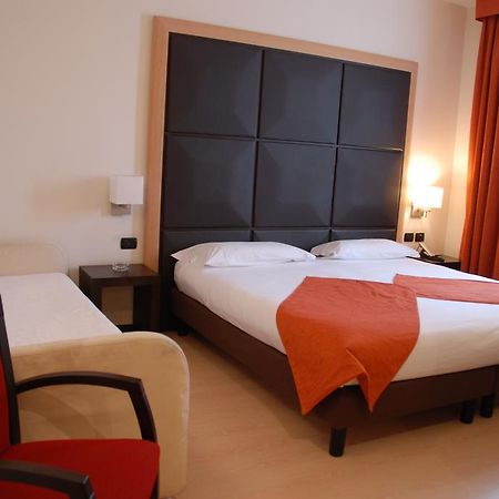 רג'ו אמיליה Hotel Metropolis מראה חיצוני תמונה
