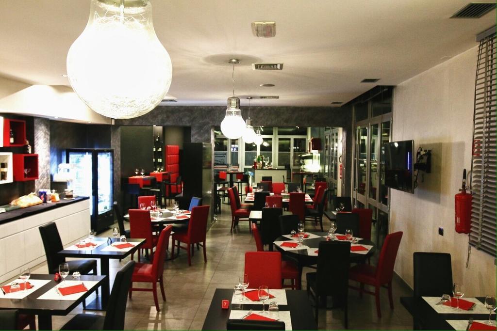 רג'ו אמיליה Hotel Metropolis מראה חיצוני תמונה
