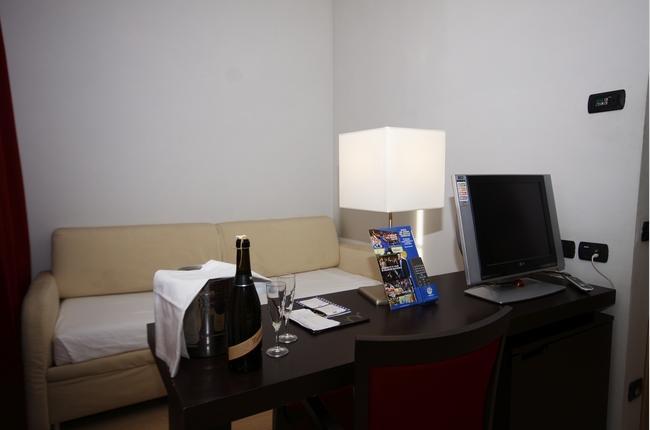 רג'ו אמיליה Hotel Metropolis מראה חיצוני תמונה